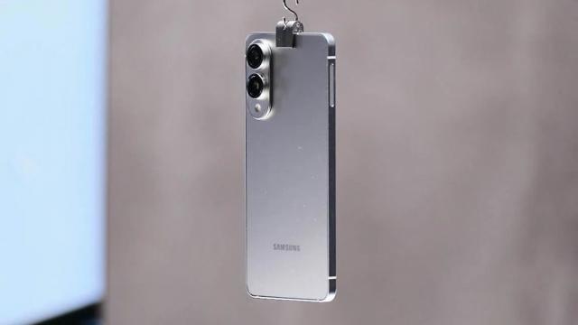 <b>Revin smartphone-urile ultraușoare? Galaxy S25 Edge ar avea sub 160 de grame</b>Deși 3 modele din seria Galaxy S25 au debutat deja și pot fi achiziționate oficial, cumva în „umbră” rămâne Galaxy S25 Edge. Se vrea un model Slim de sub 6 mm în talie, performant, urmând să aducă chiar un senzor foto de 200 MP în partea din spate