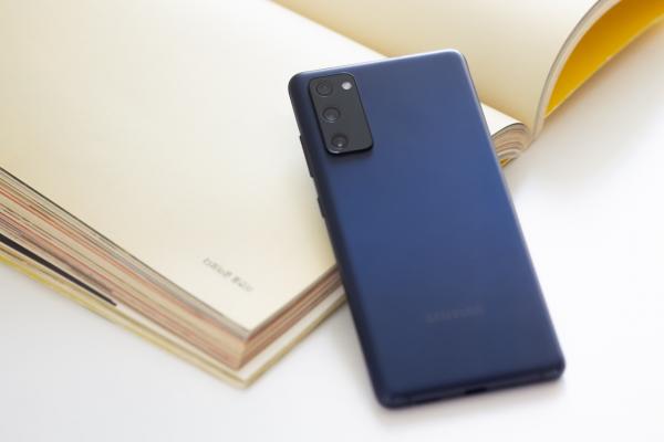 Samsung a vândut 10 milioane de unități Galaxy S20 FE într-un singur an