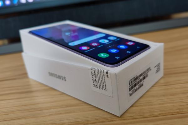 Samsung Galaxy S21 FE 5G - Unboxing