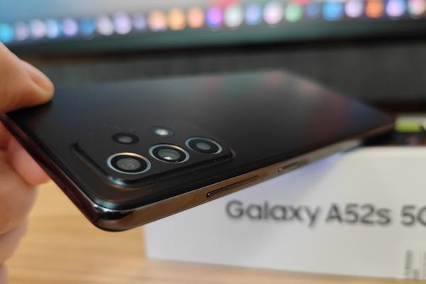 Samsung Galaxy A52s 5G: Design identic cu cel de la Galaxy A52 5G