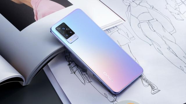 <b>vivo V23 Pro își face apariția în Google Play Console; Aflăm câteva detalii despre specificațiile sale</b>vivo urmează să anunțe curând smartphone-urile V23 5G și V23 Pro 5G. Se zvonește că ele vor fi lansate prima dată în India undeva în luna ianuarie a anului 2022. Varianta Pro din lineup și-a făcut astăzi apariția în Google Play Console având numele