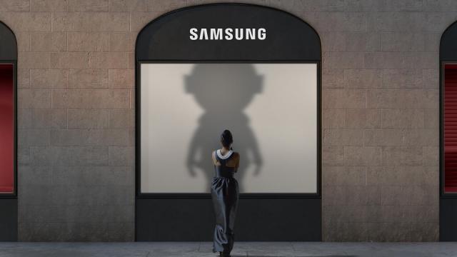 <b>Samsung dezvăluie un teaser video pentru anunţurile de la CES 2022 </b>Primul mare eveniment tech al anului viitor este CES 2022, care va începe pe 4 ianuarie şi la care participă giganţi tech pentru a îşi dezvăluie noile produse. Fie că e vorba de hardware, software şi tot soiul de alte soluţii, le vedem la treabă 
