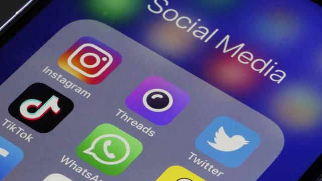 <b>Iată cele mai populare aplicaţii din 2021 la nivel global; Creatorul TikTok ocupă 2 locuri în top 10</b>La final de an 2021 facem recapitularea nu doar pentru cele mai populare telefoane şi tablete, dar şi pentru cele mai descărcate şi instalate aplicaţii. iPhone-ul ne-a adus în conştiinţa colectivă termenul de "app" şi de atunci lucrurile 