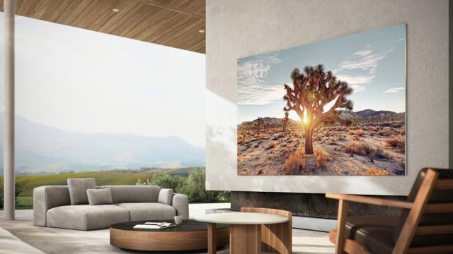 <b>CES 2022: Samsung prezintă noua gamă de televizoare din 2022; Compania lansează o platformă NFT și una dedicată cloud gaming-ului (include Stadia și GeForce Now)</b>Printre produsele așteptate la CES 2022, cel puțin din portofoliul Samsung, se numără noile televizoare ale companiei din seriile MICRO LED, Neo QLED și Lifestyle. Acestea au fost însă prezentate înainte de începerea show-ului tehnologic, iar compania