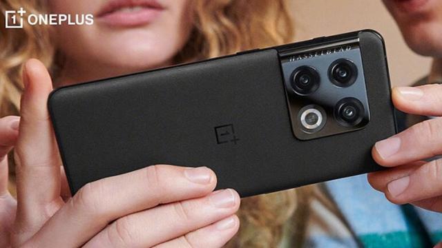 <b>OnePlus 10 Pro își dezvăluie lista oficială de specificații; Upgrade la baterie de 5000 mAh și încărcare de 80W</b>La o zi distanță de la publicarea primelor imagini oficiale cu flagship-ul OnePlus 10 Pro, iată că firma chineză revine cu noi detalii despre terminal. Așa cum spune și titlul postării de față, astăzi avem dezvăluită lista completă de specificații