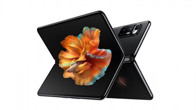 <b>Aflăm noi detalii despre Xiaomi Mix Fold 2! Noul pliabil al companiei vine cu design îmbunătățit, refresh rate de 120Hz pentru display-ul interior</b>2021 a reprezentat un an important pentru Xiaomi întrucât compania a lansat atât un prim smartphone cu cameră selfie ascunsă sub display (Xiaomi Mix 4), cât și un prin telefon pliabil sub forma lui Xiaomi Mi Mix Fold. Potrivit zvonurilor, producătorul