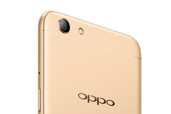 Oppo F3 pune la bătaie o cameră selfie duală, 4 GB RAM și un display FHD de 5.5 inch; costă 310 dolari