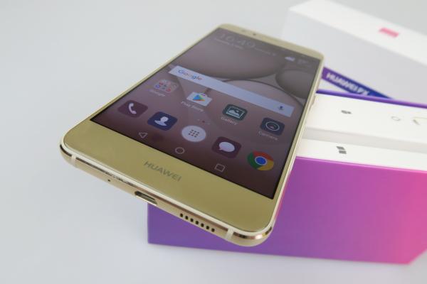 Huawei P10 Lite Unboxing: mai mult decât Lite, midranger arătos pe auriu (Video)