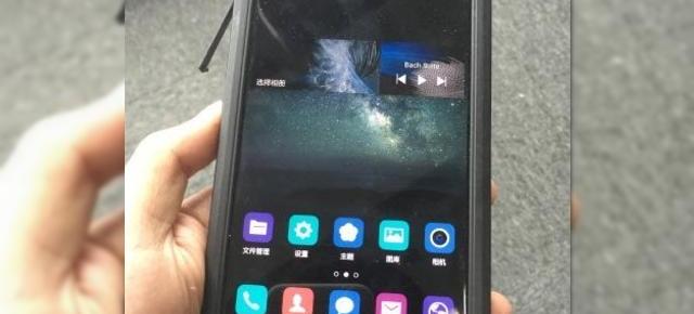 Huawei Mate 8 fotografiat sub camuflaj industrial, are o cameră care ne intrigă în continuare