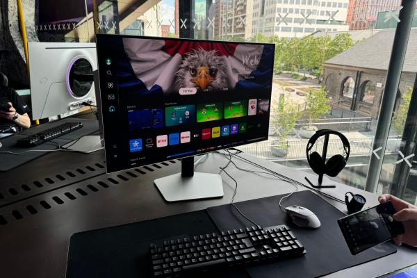Samsung Odyssey OLED G8 - Fotografii