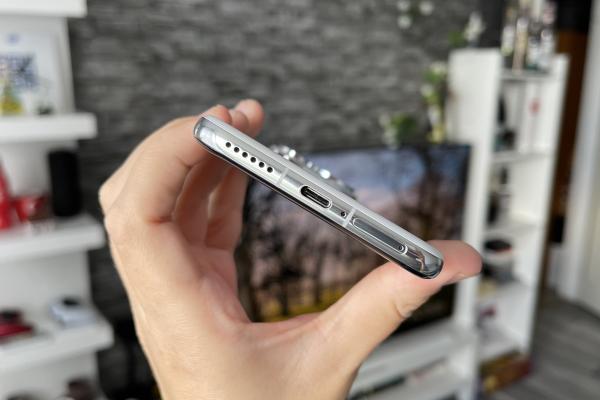 Huawei Pura 70 Pro: Conectivitate 4G, Wi-Fi 6 solid şi infraroşu