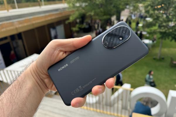 Honor 200 Video Hands-on din Paris: Telefonul păstrează camera Portrait Harcourt, fiind cu 200 de euro mai ieftin decât modelul Pro