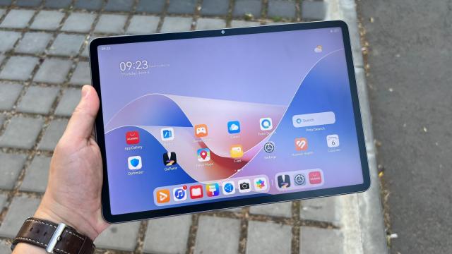 <b>HUAWEI MatePad 11.5 S review detaliat în limba română (Evaluare Mobilissimo)</b>Tabletele nu mai reușesc să ne impresioneze în ultimii ani, asta pentru că știm deja la ce să ne așteptăm atunci când vorbim despre un astfel de dispozitiv. Diferențierea se face între hardware, design și preț, doar că în 2024 avem 