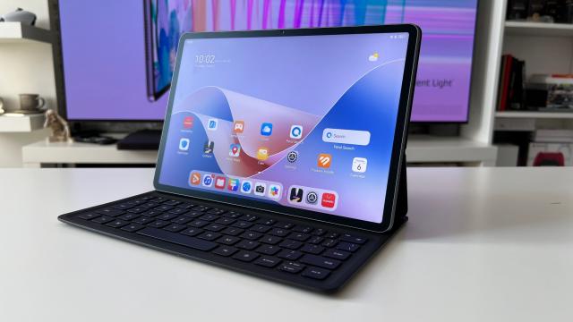 <b>HUAWEI MatePad 11.5 S: Baterie cu încărcare foarte rapidă pentru câți mAh primești, rezultate bune și la playback </b>HUAWEI MatePad 11.5 S vine echipată cu o baterie echilibrată în raport cu diagonala livrată, tocmai pentru a oferi o experiență multimedia completă. Vorbim despre o unitate de 8800 mAh care suportă încărcare la 22.5W pe fir 