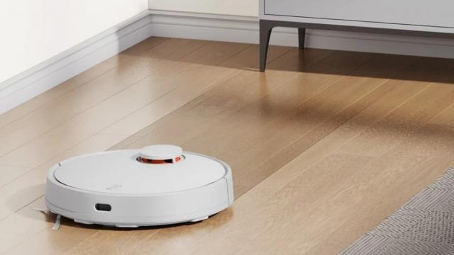 <b>Vrei un ajutor la curățenie? Aspiratorul robot Xiaomi Mijia Mop 3C scade la sub 800 de lei și se livrează din Germania în 3-5 zile lucrătoare</b>Curățenia face parte din viața noastră vrând-nevrând, iar grație avansului tehnologic ne putem bucura de dispozitive care ne simplifică viața și care desigur ușurează procesul de curățenie. Exemplu mai clar decât aspiratorul robot nu poate 