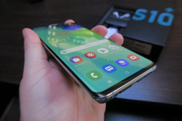 Samsung Galaxy S10+: Benchmark-uri de podium sau top 5 când intră Apple în ecuaţie