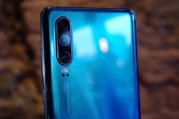 Huawei P30 anunţat oficial: telefon de 799 de euro, cu 3 camere în spate, spate în gradient cameleonic