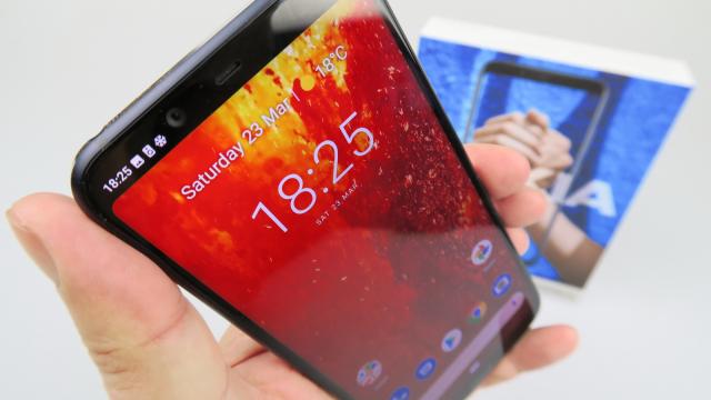 <b>Nokia 8.1 Unboxing: primul contact cu procesorul Snapdragon 710, telefon midrange cu cameră Zeiss (Video)</b>Nokia 8.1 a ajuns la Mobilissimo.ro, după debutul său din decembrie 2018 şi imediat l-am scos din cutie. Terminalul este unul high midrange şi reprezintă şi primul nostru contact cu procesorul Snapdragon 710