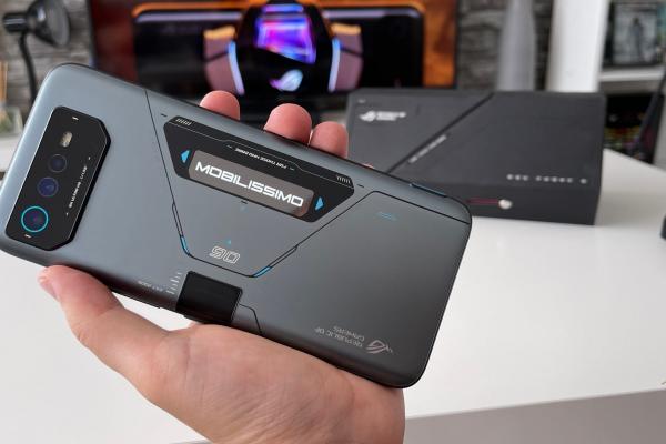ASUS ROG Phone 6D Ultimate Unboxing: colecţia de toamnă a telefoanelor de gaming cu bestia Dimensity 9000+ (Video)
