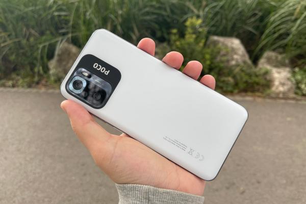 Prezentare POCO M5s: Smartphone accesibil pentru tineri, cu ecran AMOLED pentru consum multimedia și baterie de durată