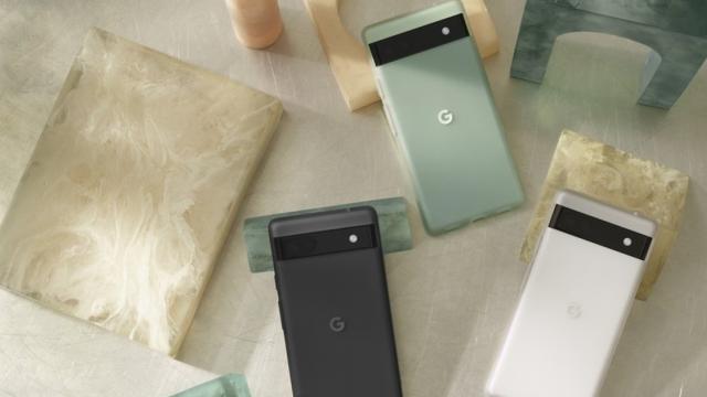 <b>Google ar lucra la un telefon compact cu dotări de top; Cum va arăta?</b>Ne apropiem și de lansarea flagship-urilor de toamnă de la Google. Seria Pixel 7 va debuta pe 7 octombrie și nu ar veni singură, întrucât marele G. va lansa primul smartwatch din portofoliu - Pixel Watch. Au existat zvonuri legate de noi tablete Pixel