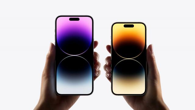 <b>iPhone 15 Ultra va sosi cu filmare 8K, autonomie extinsă, ecran şi mai mare</b>La câteva ore după ce s-a încheiat evenimentul Apple de la început de septembrie au început să apară zvonuri despre o nouă abordare a seriei iPhone. iPhone 15 avea să primească şi un model Ultra, inspiraţia venind de la Apple Watch Ultra