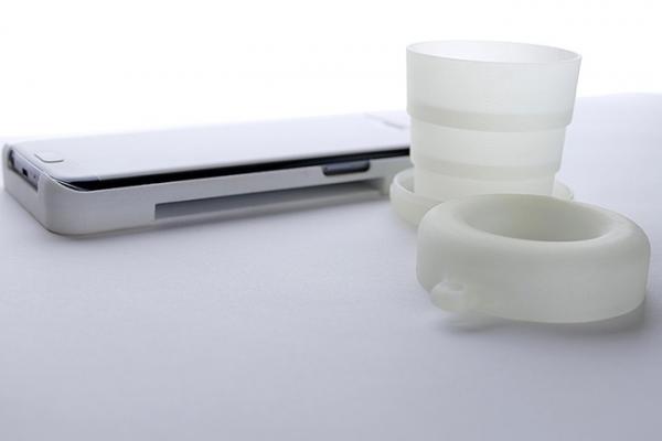 Galerie foto MOKASE, carcasă de telefon care face cafea