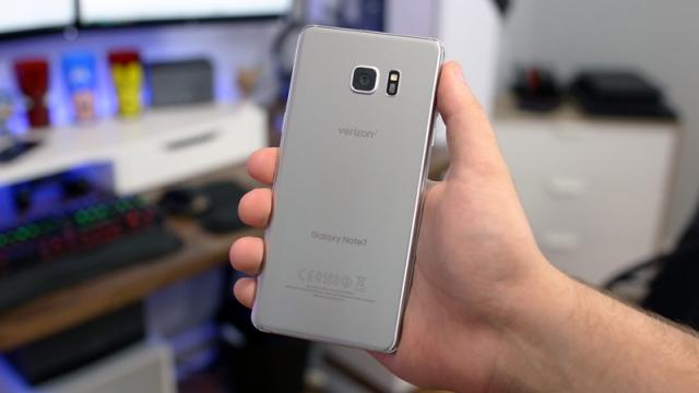 <b>Galaxy Note 7 în varianta recondiţionată primeşte certificarea FCC, e gata de lansare</b>Vestea sosirii la vânzare a terminalelor Samsung Galaxy Note 7 recondiționate este confirmată astăzi de către certificarea pe care agenția FCC o oferă noului telefon. Pentru a evita riscurile de explozie, sud-coreenii au decis să meargă de această dată pe