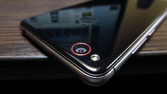 <b>Nubia Z11 Mini: Camera îşi confirmă pedigree-ul</b>Uneori camerele cu rezoluţie ceva mai mare dezamăgesc, pentru că şi aşteptările sunt la fel de mari ca şi numărul de pixeli. Alteori camerele cu rezoluţie mică surprind şi vedem cât un senzor de 8 sau 12 MP depăşindu-şi condiţia. Nubia Z11 Mini e mai..