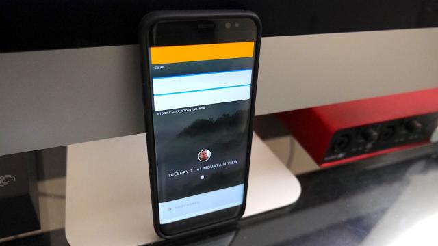 <b>Noul OS mobil Google, Fuchsia primeşte un hands-on pe un smartphone; Iată clipul (Video)</b>Cu câteva zile în urmă vă prezentam o scăpare interesantă, a unor capturi de ecran din Fuchsia OS. Acum platforma apare într-un clip hands on pe care îl puteţi admira mai jos. Noul OS Google rulează pe un smartphone şi este atipic faţă de ce vedem pe..