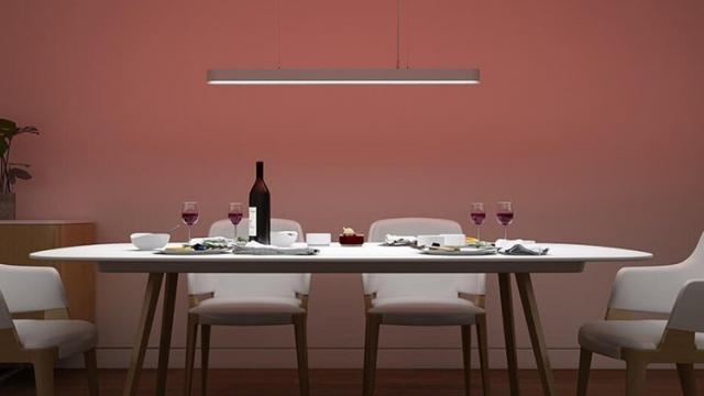 <b>Lustra inteligentă Yeelight Crystal Pendant Light primește discount pe TomTop și livrare din depozit european în 3-5 zile lucrătoare</b>Cei de la Yeelight s-au făcut cunoscuți pe piață prin soluțiile de iluminare smart, iar în portofoliul lor găsim și Yeelight Crystal Pendant Light - o lustră/pendul inteligentă pentru bucătărie care în această perioadă 