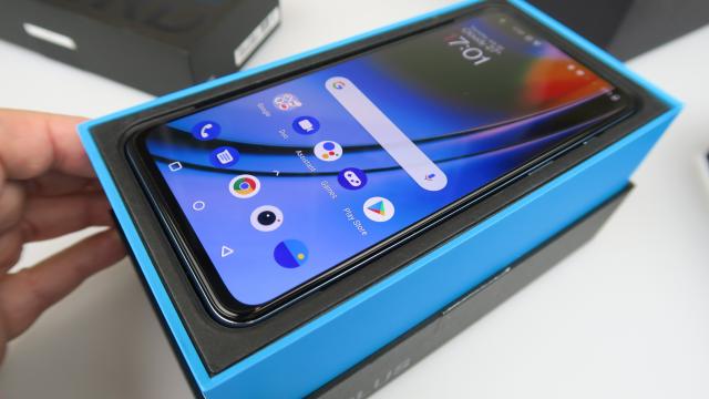 <b>OnePlus dă startul livrărilor lui OnePlus Nord 2 5G în România; Iată când va fi disponibil la eMAG</b>Această zi de 28 iulie marchează startul vânzărilor clasice (open sales) ale lui OnePlus Nord 2 5G în România, telefon lansat pe data de 22 iulie și disponibil încă din ziua lansării în regim de precomandă