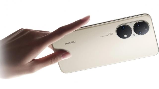 <b>Huawei P50 este acum oficial și vine cu procesor Snapdragon 888 4G, ecran OLED 90Hz și cameră periscop cu zoom optic 5x</b>Așa cum era programat, astăzi pe data de 29 iulie a avut loc lansarea seriei de telefoane Huawei P50, lineup în care avem și modelul de bază Huawei P50, cel despre care discutăm în articolul de față. Aici sunt prezente multe