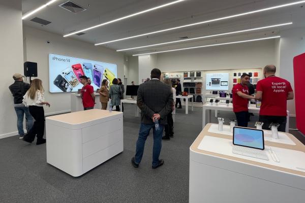 iSTYLE a deschis primul magazin Apple Premium Partner din România, cu premii, concert live și peste 1000 de persoane la evenimentul inaugurării