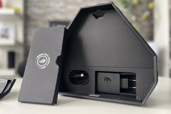 ASUS ROG Phone 7 Ultimate - Unboxing