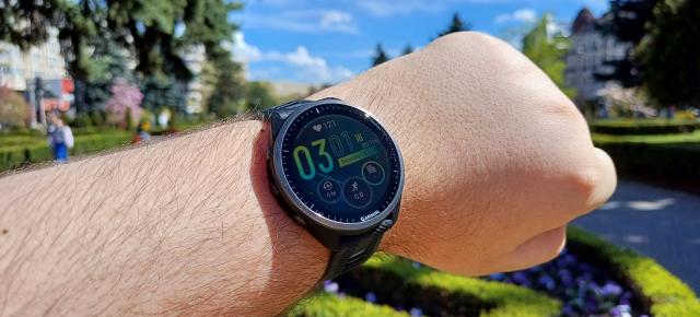 Prezentare Garmin Forerunner 965 - Smartwatch de top pentru sportivi, cu o autonomie remarcabilă, de până la 23 de zile