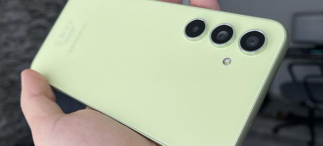 Samsung Galaxy A54: Revenim la o cameră triplă care livrează un Night Mode "magic", selfie-uri și capturi wide de admirat pe orice ecran 