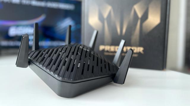 <b>ACER Predator Connect W6 Review: Router-ul gamerului care vrea viteze amețitoare Wi-Fi 6e și cea mai mică latență posibilă</b>Pe masa mea de teste a sosit în ultima săptămână un router cu adevărat special, unul de gaming care se adresează unui public țintă clar. Se numește ACER Predator Connect W6 și este un model de top, din zona premium de dotări și preț
