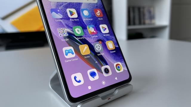 <b>Redmi Note 12 Pro+ 5G: OS, UI, aplicații bazate pe Android 12 și MIUI 14, cu accent pe securitate</b>La fel ca celelalte modele din seria Redmi Note 12, varianta Pro+ 5G aduce Android 12 și noua interfață MIUI 14 aplicată peste. Cumva, parcă mă așteptam să primim Android 13 din fabrică în cazul acestui model cel puțin, dar update-ul se lasă încă