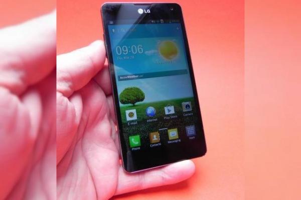 Review LG Optimus G: mai bun decât Nexus 4, superior lui Xperia Z, camera ușor dezamăgitoare (Video)