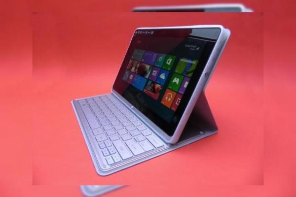 Review Acer Iconia W700: tableta cu dotări de ultrabook, puternică și masivă (Video)