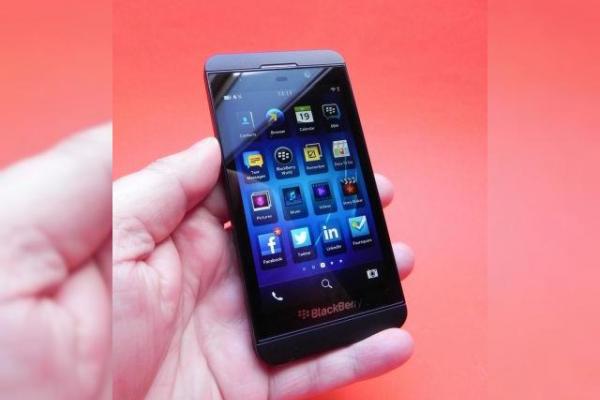 Review BlackBerry Z10: un Început foarte promițător pentru BB 10 OS, cameră deloc rea (Video)