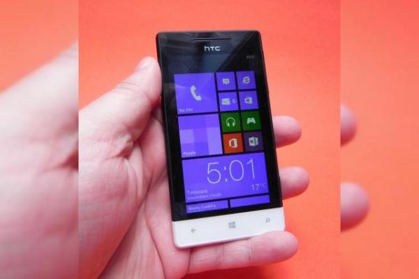 Review HTC Windows Phone 8S: design plăcut, calitate audio și câteva defecte esențiale (Video)