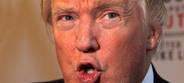 Donald Trump insistă ca Apple să producă un telefon cu ecran mare