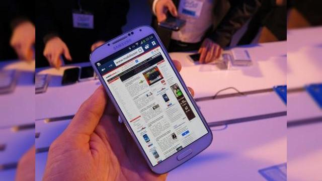 <b>Samsung Galaxy S4 - lansarea din România, primele impresii, galerie foto, hands-on video</b>Samsung a lansat Galaxy S4 în România. Evenimentul a avut loc în București la Sole, etaj 15 în Crystal Towers. Galaxy S4 a avut lansarea internațională pe la mijlocul lui martie, în New York. Vorbim de noul lor vârf de gamă în domeniul...