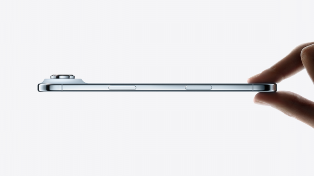 <b>Un mare producător chinez iese din cursa pentru telefoane ultra-subțiri, modele care deși atrag priviri, nu cuceresc cumpărătorii</b>Zvonurile din ultima vreme au fost contradictorii în ceea ce privește trendul telefoanelor ultra-subțiri și mă gândesc aici în special la știrile care anunțau tăirea producției de iPhone Air, pentru ca în final să aflăm că Apple nu își schimbă 