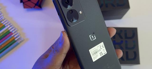 OnePlus Nord 2T apare în fotografii hands-on; Vedem și rezultatele din AnTuTu, câteva dotări reconfirmate
