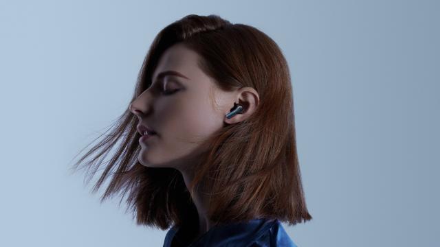 <b>vivo aduce pe plan local noi modele de căști wireless; Iată ce oferă vivo TWS 2 ANC și TWS 2e</b>Începutul săptămânii vine cu noutăți din partea vivo, companie care aduce pe plan local noi căști wireless in-ear. Vorbim despre seria de căști True Wireless, accesorii audio care aduc o serie de avantaje precum anularea zgomotului