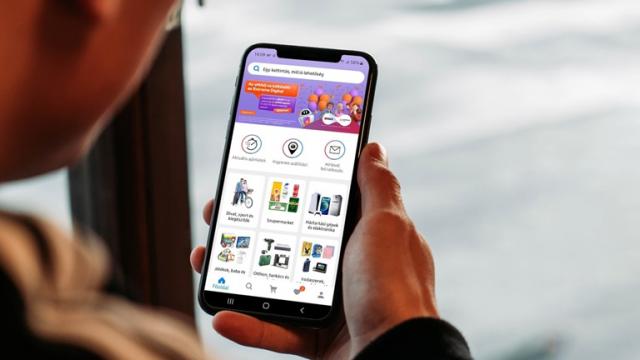 <b>Etapa finală de fuziune eMAG cu Extreme Digital în Ungaria este în defășurare; Clienții pot comanda de pe o platformă comună</b>În martie 2019 aflam faptul că eMAG se extinde în 5 noi țări, odată cu fuziunea cu Extreme Digital care le-a deschis accesul către 5 noi piețe și anume Cehia, Slovacia, Slovenia, Croaţia şi Austria. Astăzi aflăm că această fuziune cu Extreme 