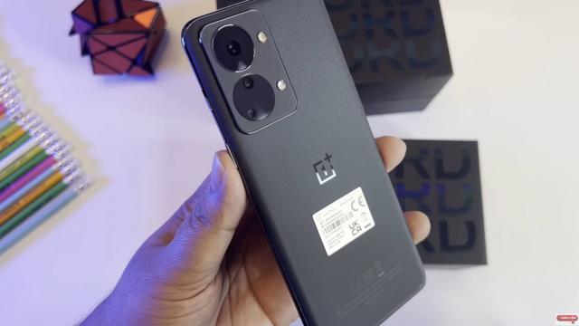 <b>OnePlus Nord 2T a primit deja un unboxing detaliat, teste AnTuTu, test de cameră (Video)</b>OnePlus are planuri mari pentru 2022 şi la ultima numărătoare pregătea undeva la 6-7 telefoane pentru lansare. Grosul aparţinea seriei Nord, iar azi vedem un nou astfel de model apărând într-un unboxing prematur. E vorba despre OnePlus Nord
